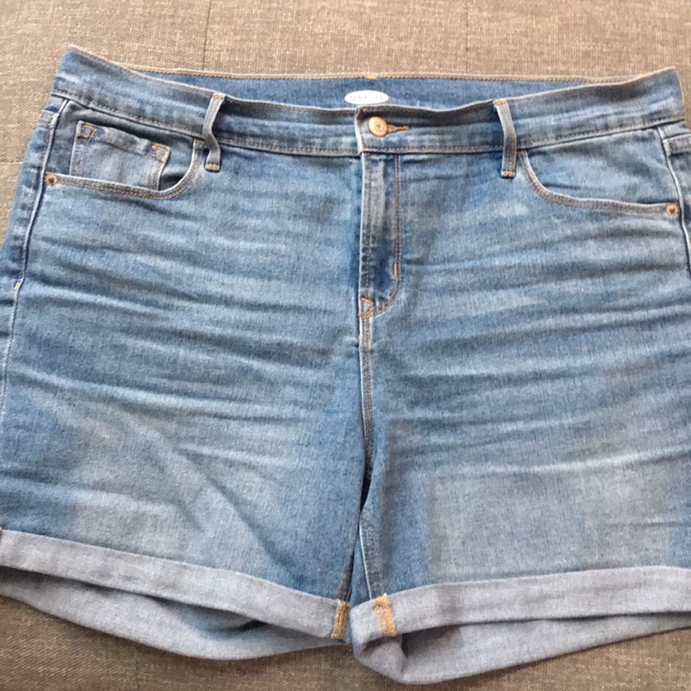 Old Navy jean cuffed shorts. Size 14